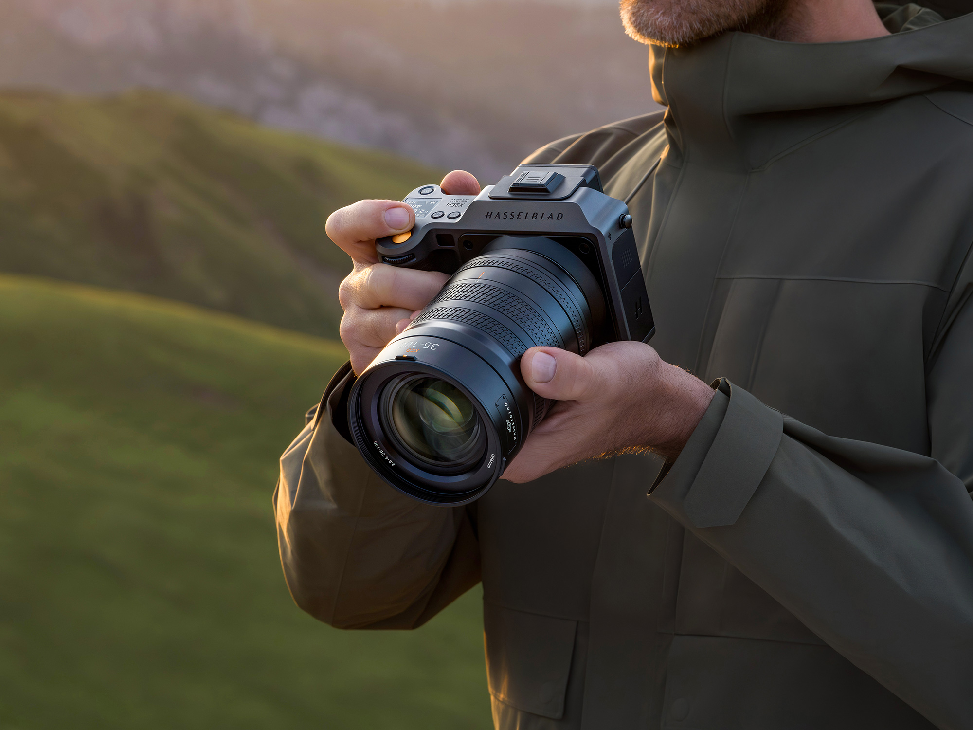 HASSELBLAD INTRODUCES 100MP HDR FLAGSHIP MEDIUM FORMAT CAMERA AND