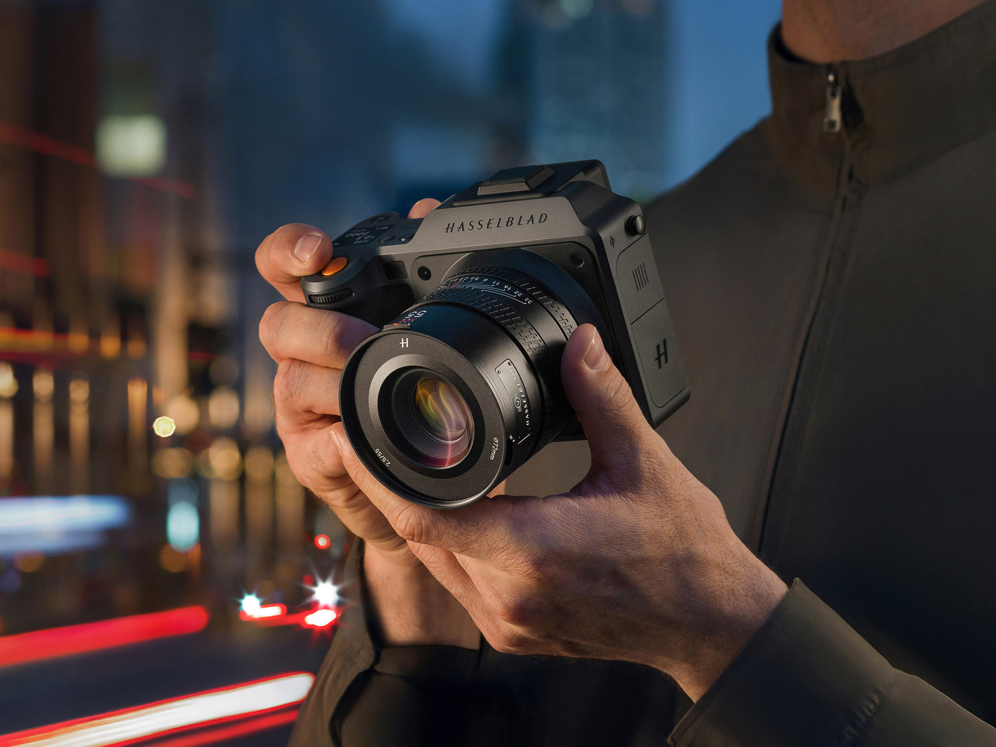 ハッセルブラッドが100MP HDRフラッグシップ中判カメラと標準ズーム