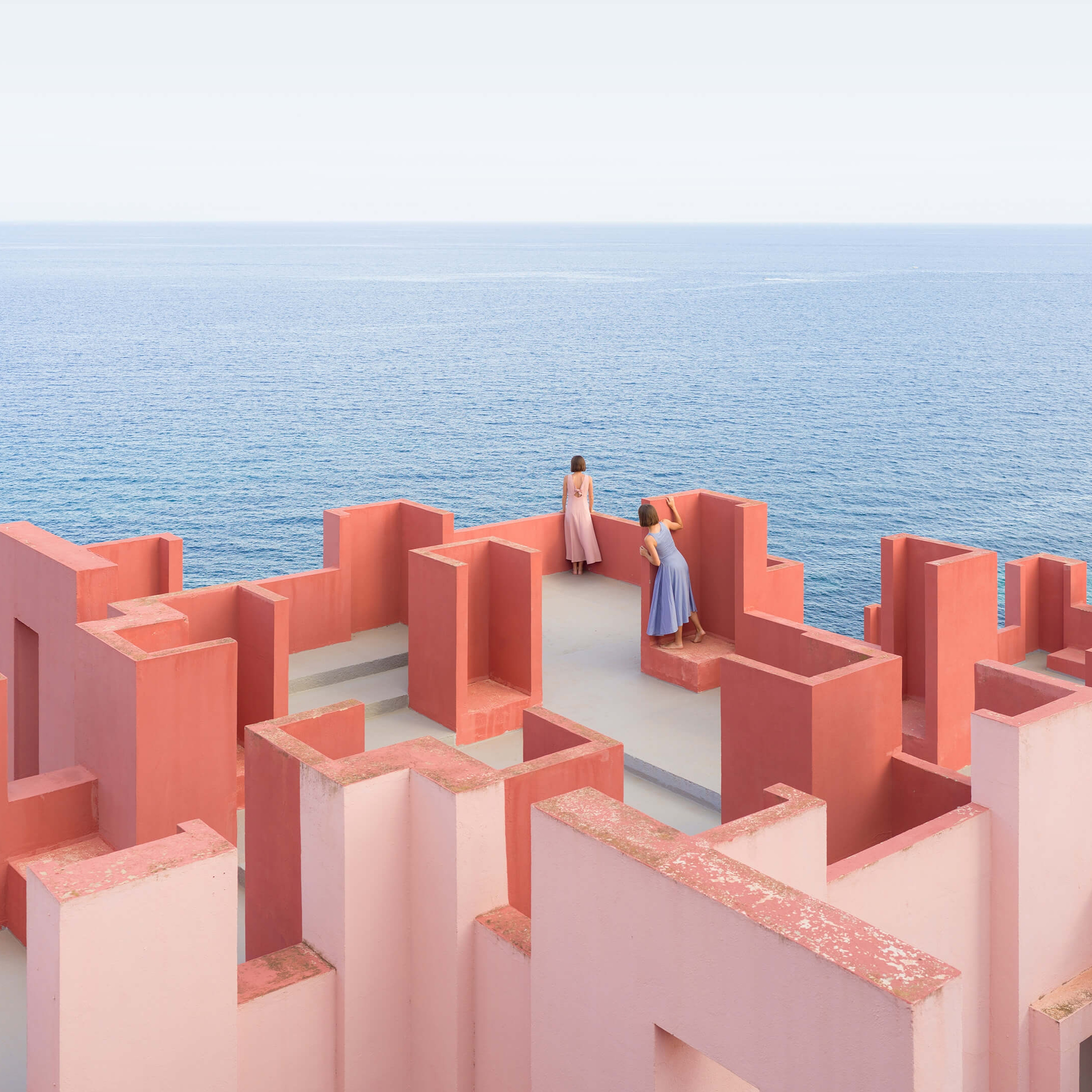 Pink A Boo: A Visual Game of Hide-and-Seek Inside La Muralla Roja