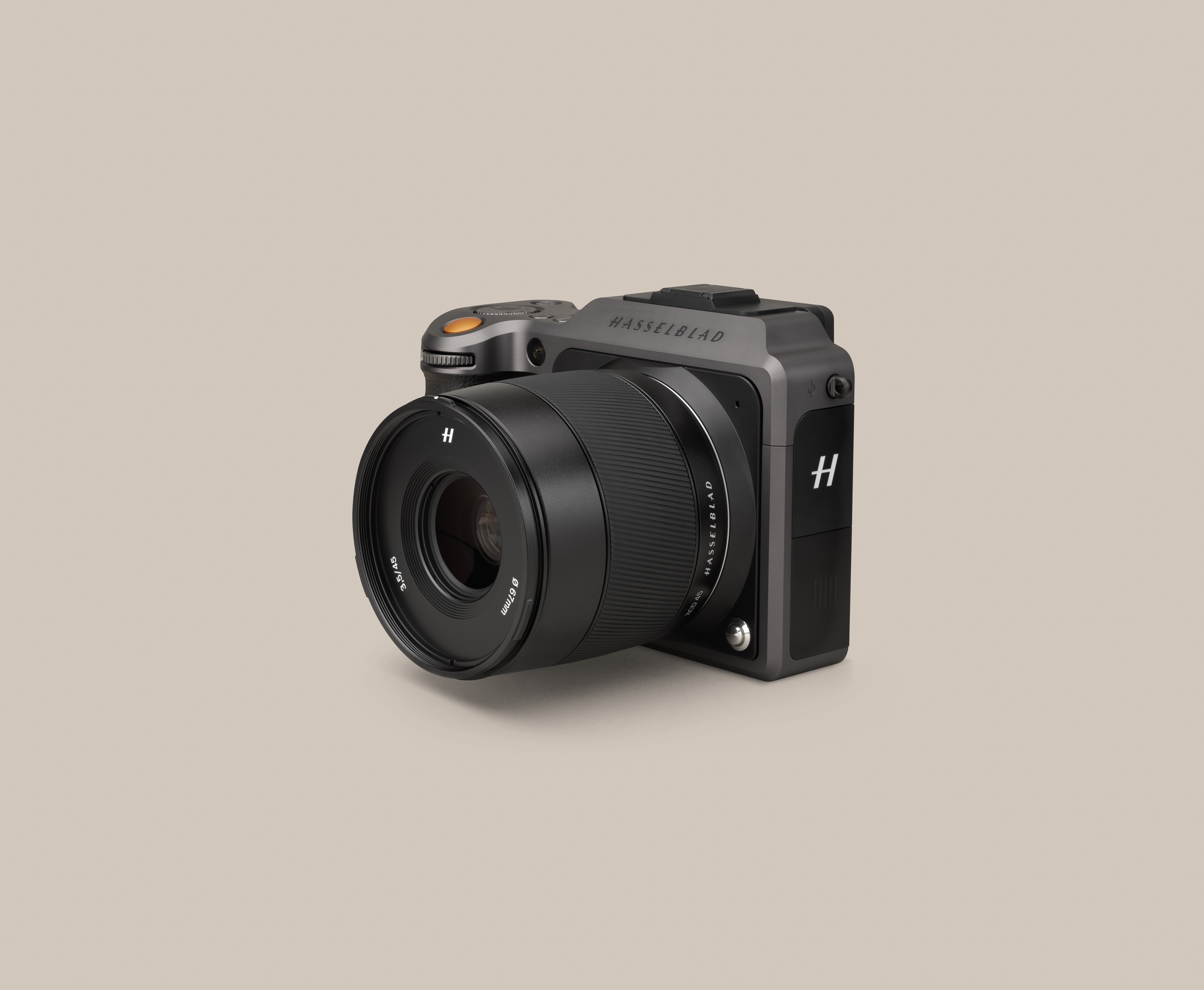 HASSELBLAD XCD 65 WINS BEST STANDARD PRIME LENS AT LUCIE TECHNICAL AWARDS AND X1D II 50C ACHIEVES INNOVATION FOR TECHNOLOGY AT LUXURY BRIEFING AWARDS