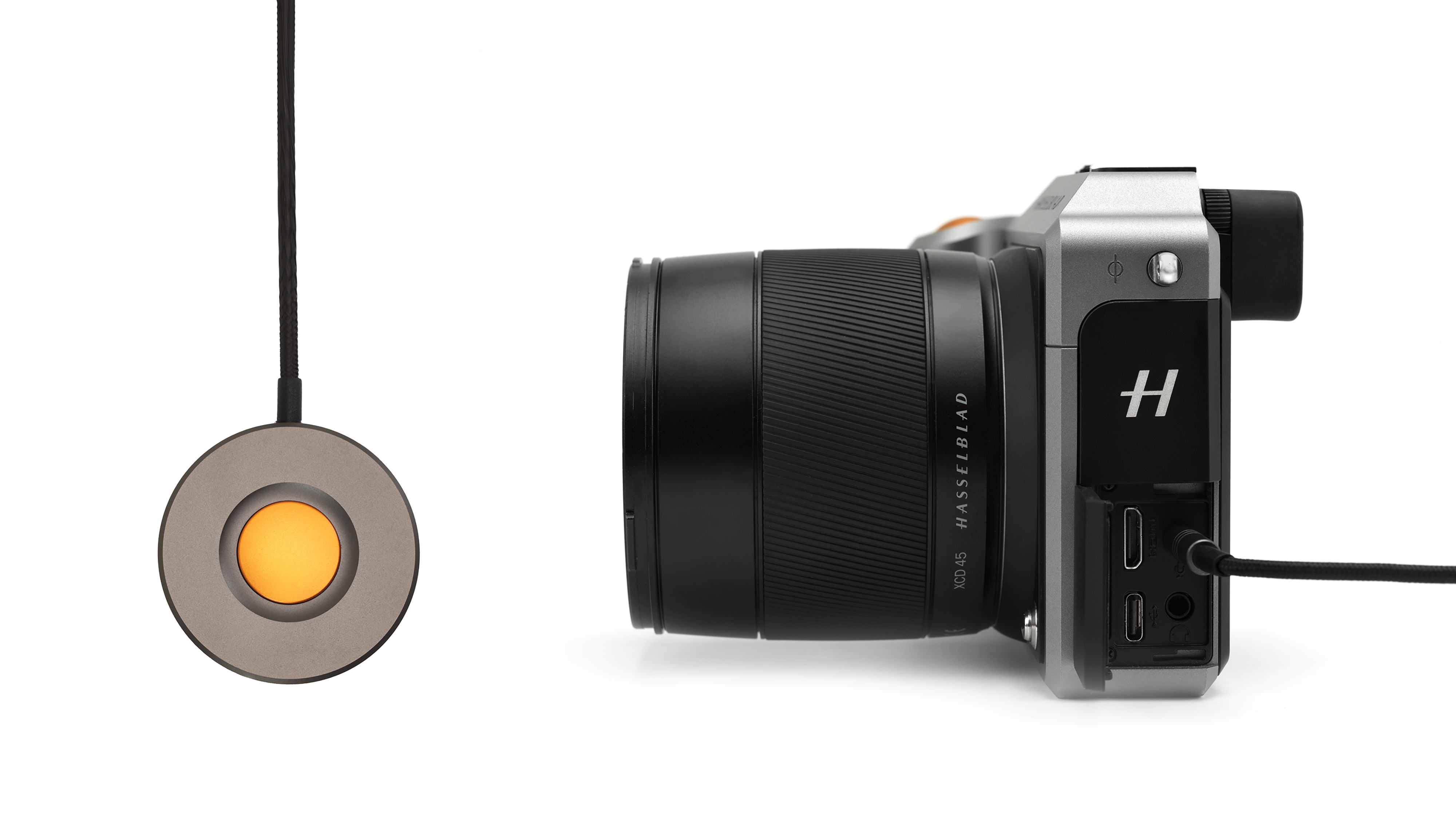 HASSELBLAD X SYSTEM EXPANDS WITH RELEASE CORD X AND BATTERY CHARGING HUB