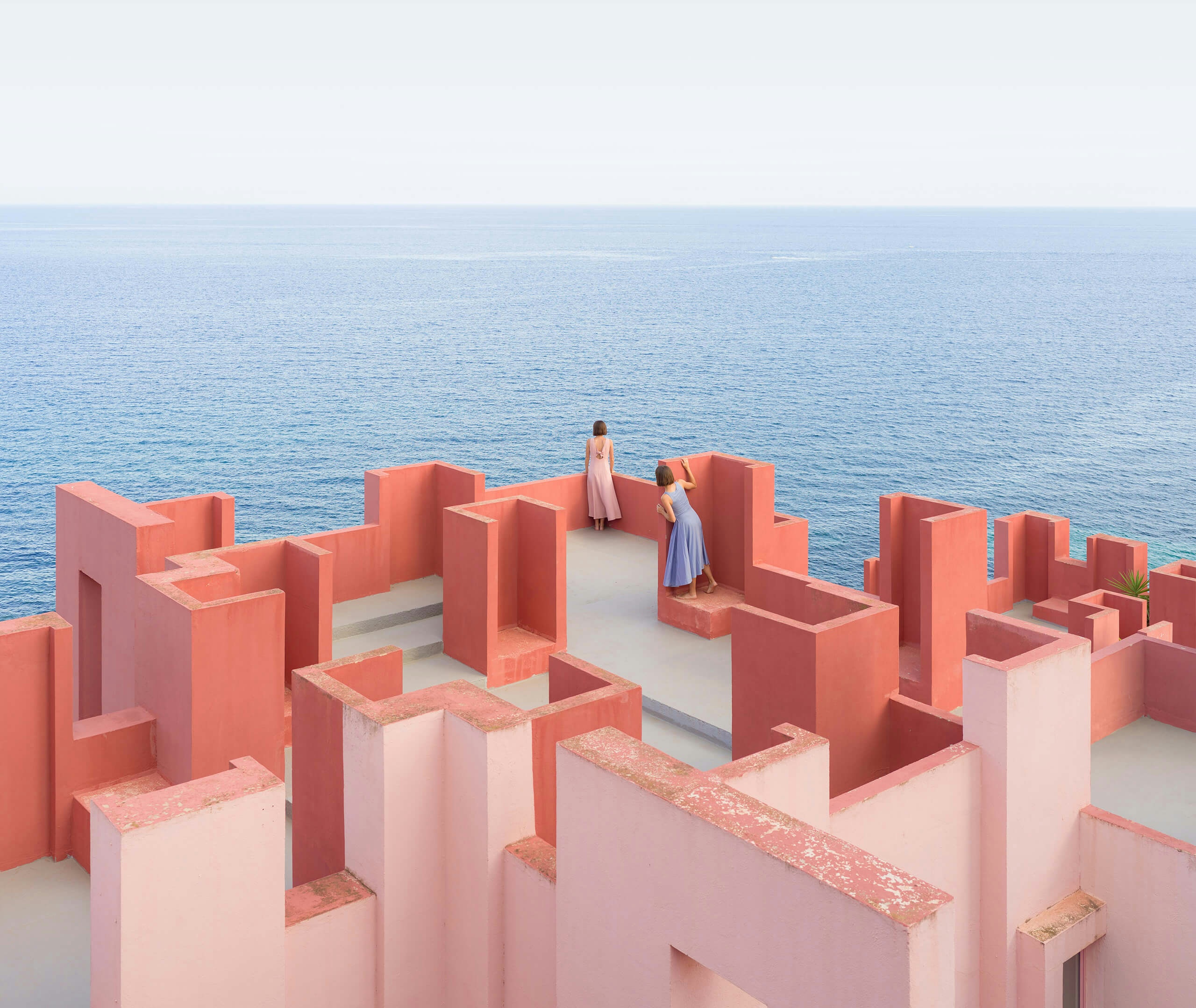 Pink A Boo: A Visual Game of Hide-and-Seek Inside La Muralla Roja